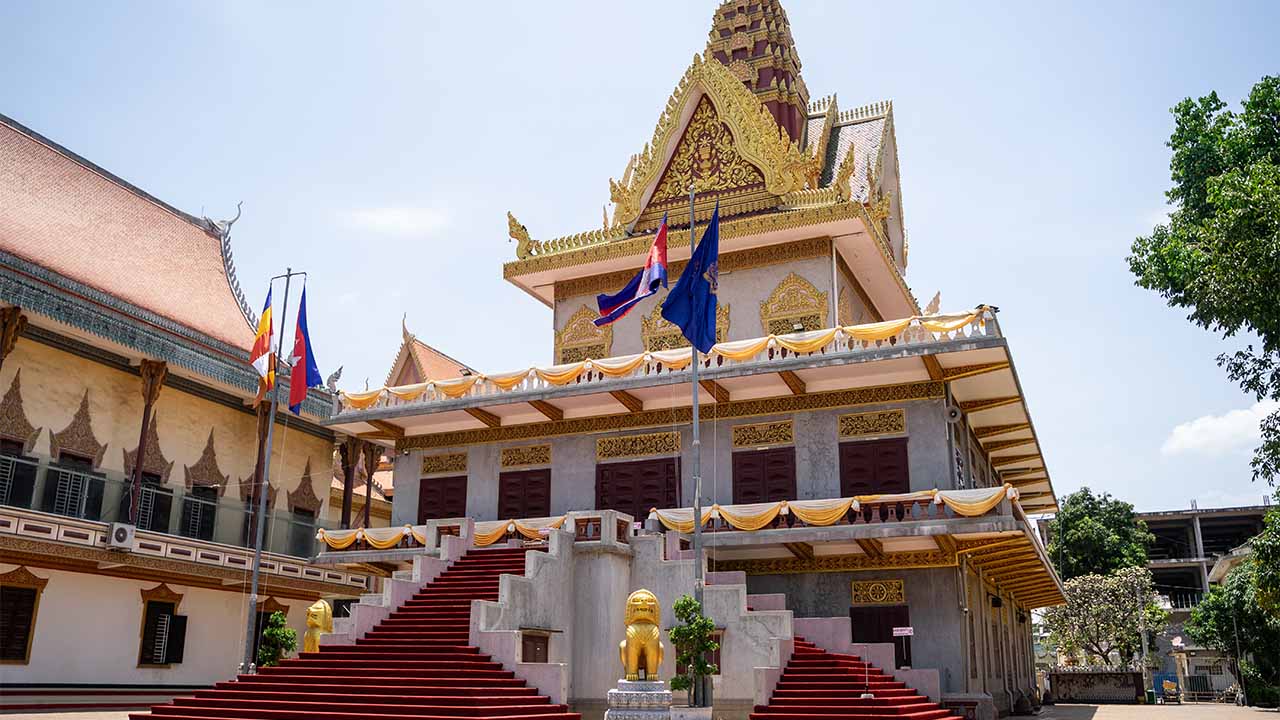 Wat Ounalom temple in Phnom Penh